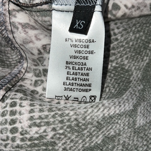 ANDAMANE BELLA PITON SNAKE PRINT MIDI SKIRT - Picture 9 of 10